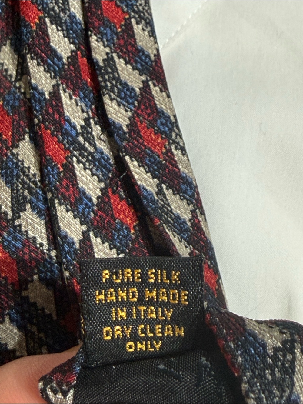 Vintage Fendi Men’s Patterned 100% Silk Tie in Red, Navy & Gray, Italy - Picture 4 of 6
